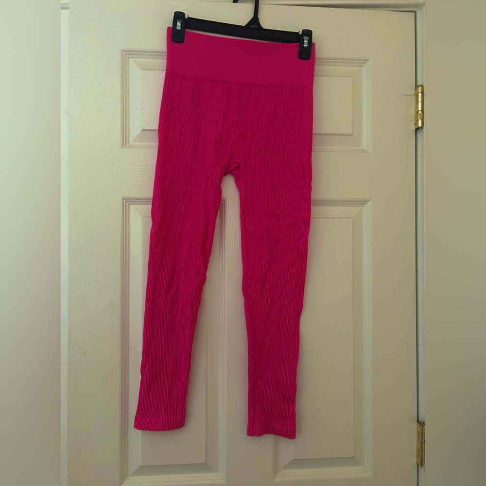 Barbie pink ribbed NOBO leggings